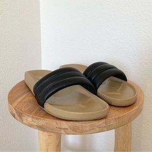 SOLD • Beatrice Valenzuela Sandalia